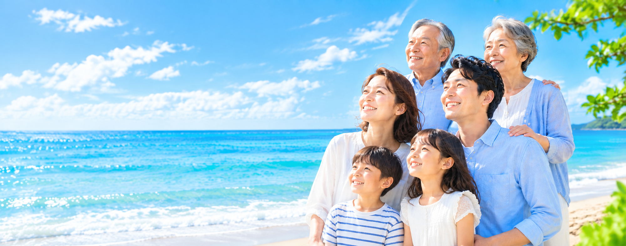 海辺で笑顔を見せる祖父母、両親、子どもたちの家族