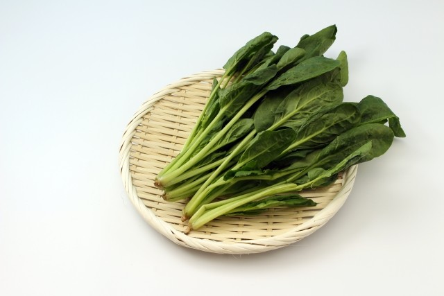 生のほうれん草をジュースに